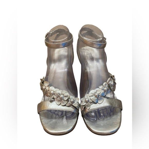 Michael Kors Silver Floral Dress Heels Women’s Size 9M VGUC - Picture 5 of 6